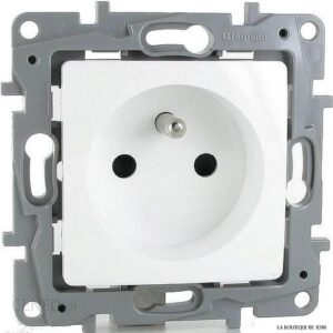 Legrand Gniazdo 2P+Z 16A Biały Niloe 764527